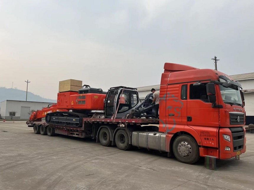 抓料機(jī)發(fā)車(chē)現(xiàn)場(chǎng).jpg